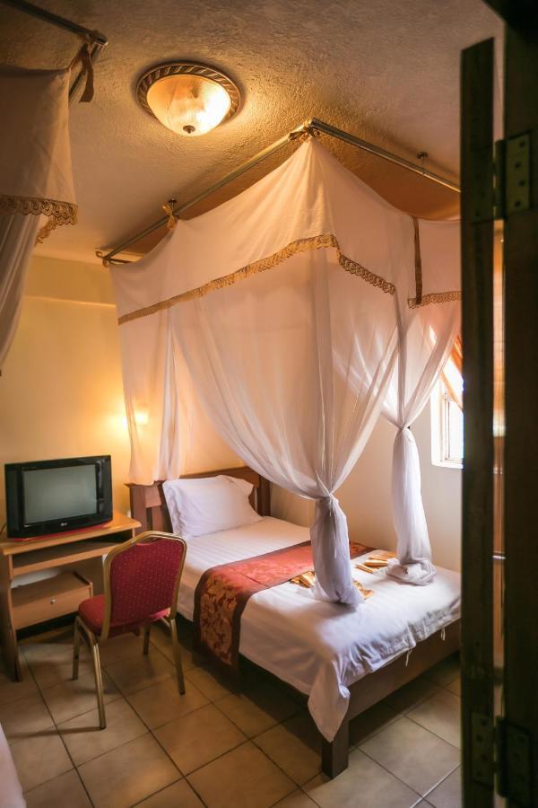 ניירובי Airport View Plaza Hotel מראה חיצוני תמונה